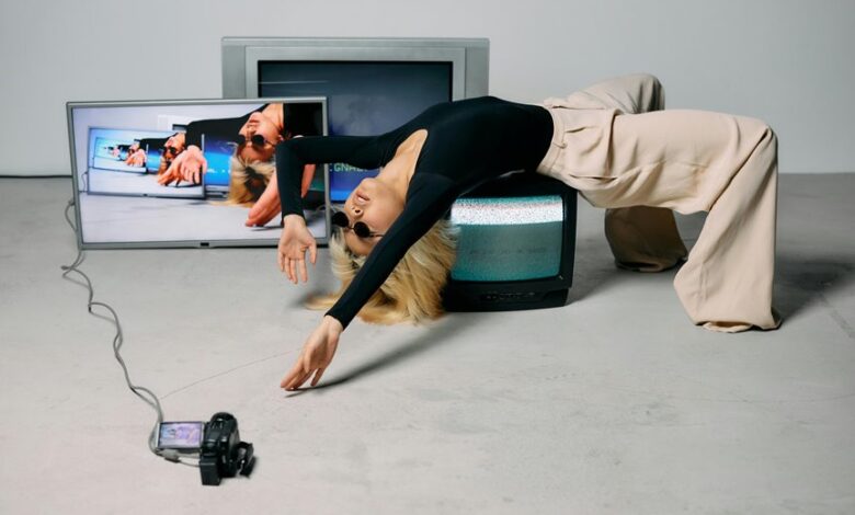 follow littleminaxo online